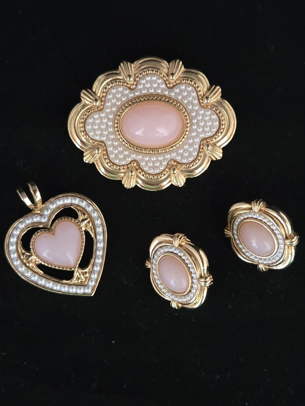 Avon Victorian Pearl and Pink Lucite Gold Brooch Clip On Earrings and Pendant